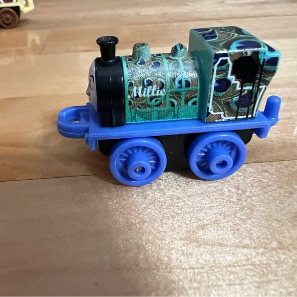 Thomas the Train Minis Open Blind Bag Lot: Peacock Millie & Giraffe Animal Ben - Picture 5 of 9